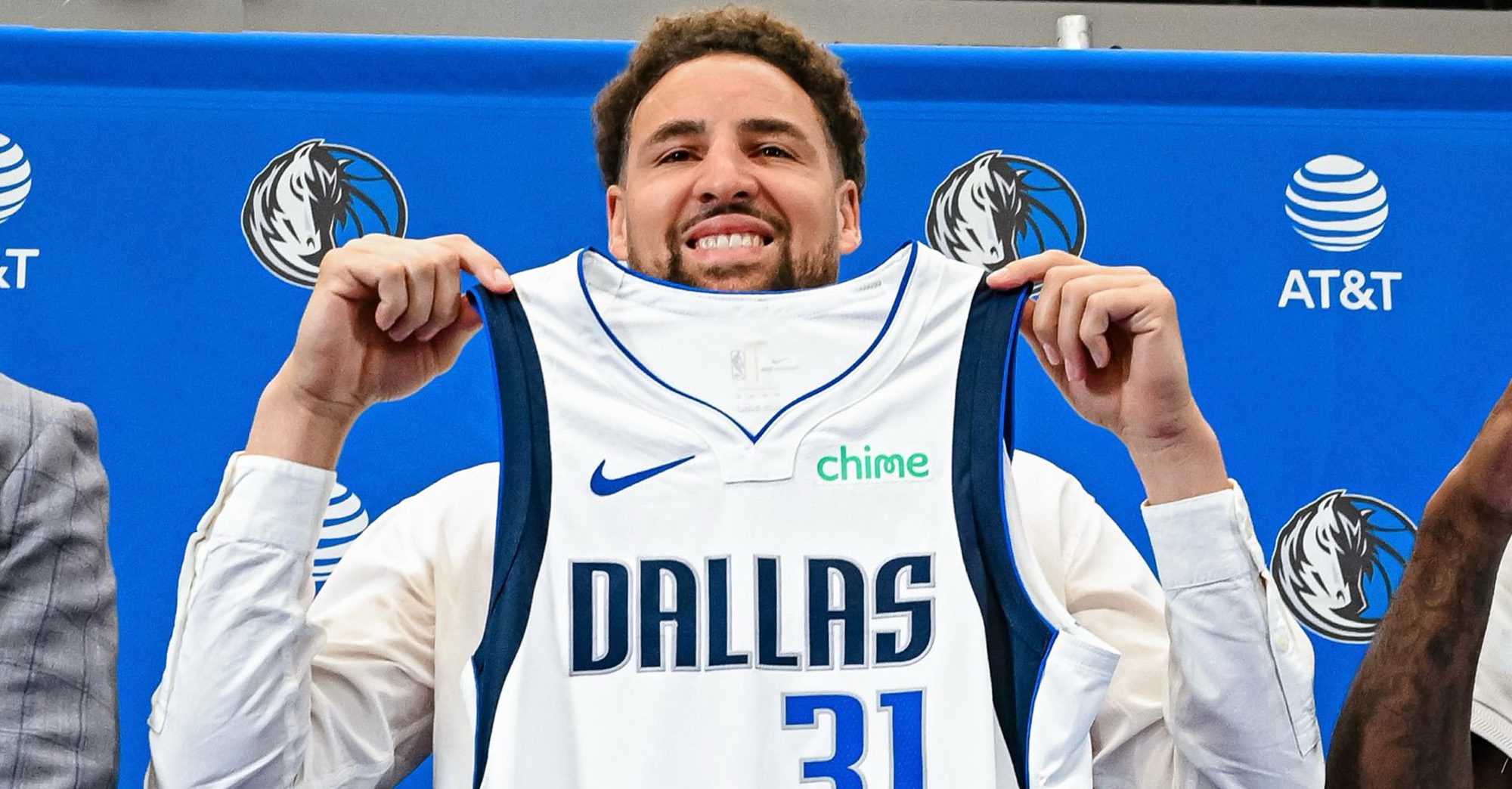 klay thompson mavericks trade        
        <figure class=